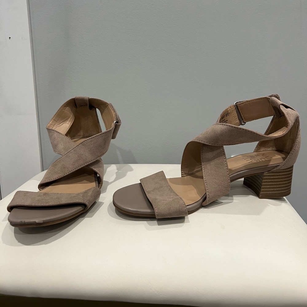 Naturalizer heels/sandals!! Very cute! Barely worn. 6.5 women’s.